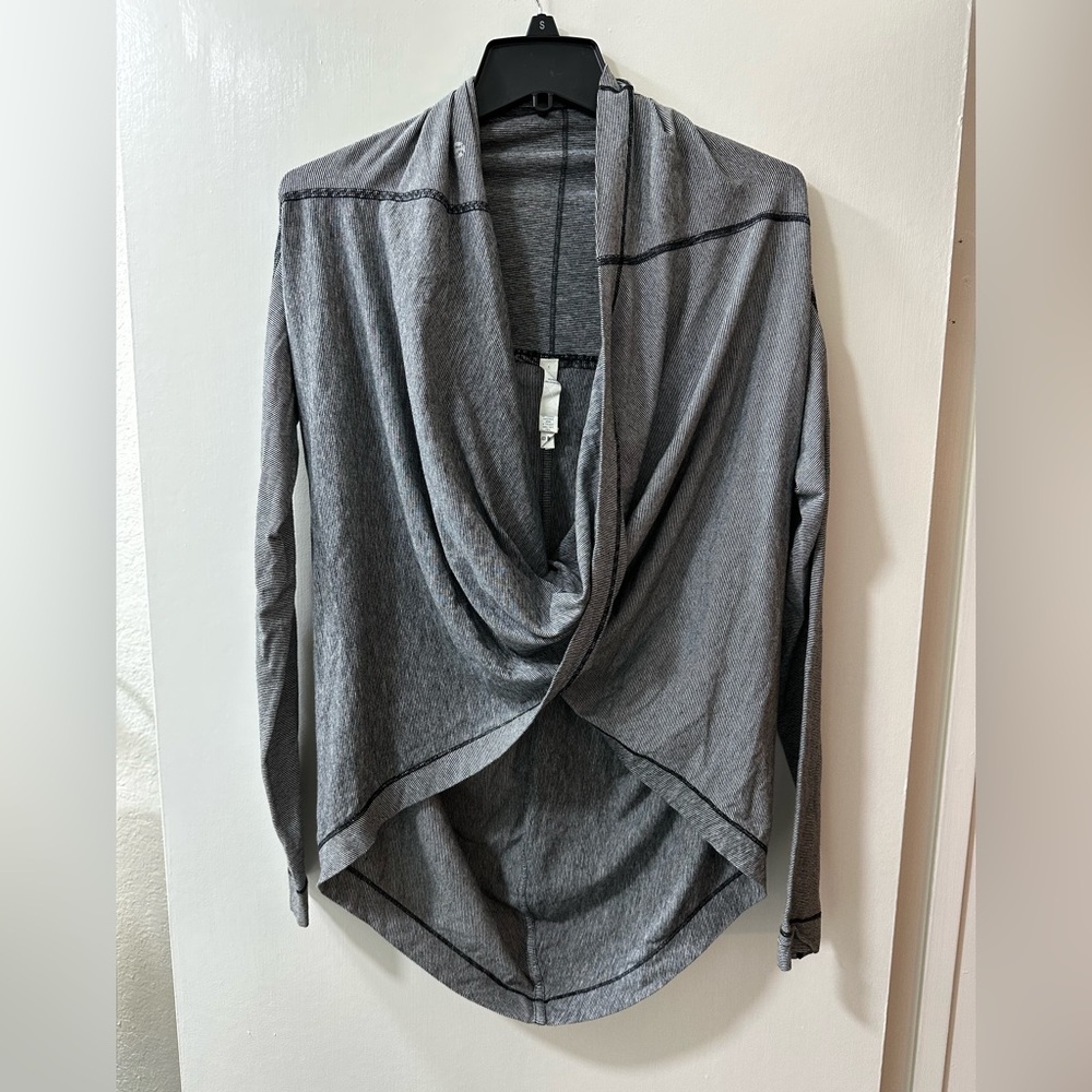 Lululemon size 10 iconic wrap draping pullover